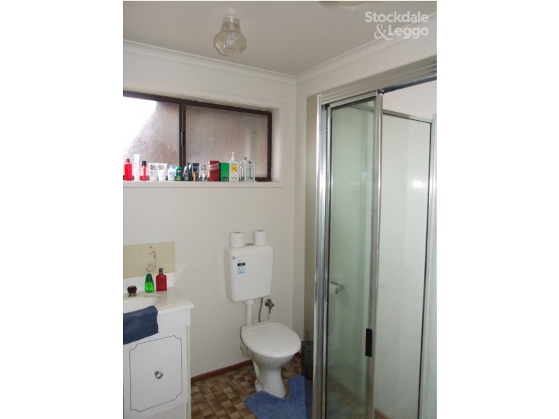 2/30 Saxtons Drive, Moe VIC 3825
