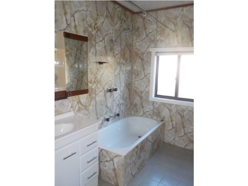 2  Chamberlain Road, Newborough VIC 3825