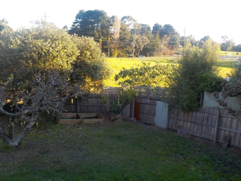 2  Chamberlain Road, Newborough VIC 3825