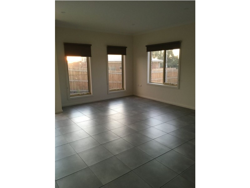 2/27 Victoria Street, Moe VIC 3825