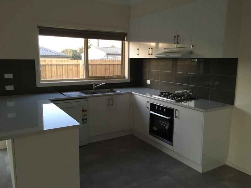 2/27 Victoria Street, Moe VIC 3825