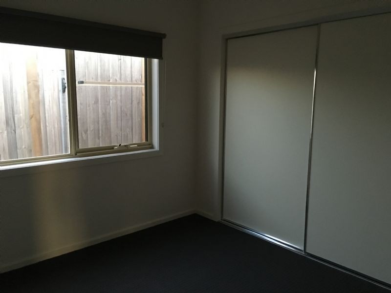 2/27 Victoria Street, Moe VIC 3825