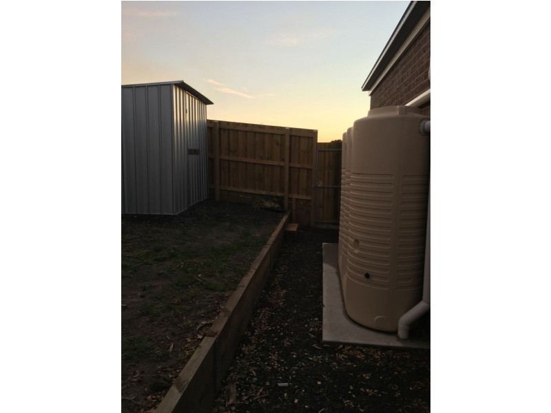 2/27 Victoria Street, Moe VIC 3825