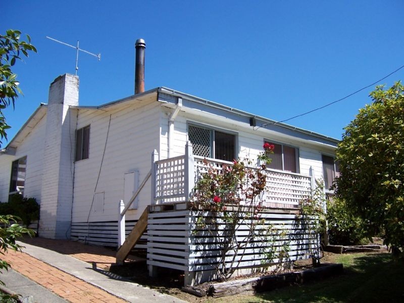 30 Inglis Avenue, Mirboo North VIC 3871