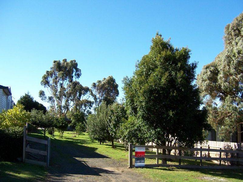 13 Farmer Street, Mirboo North VIC 3871