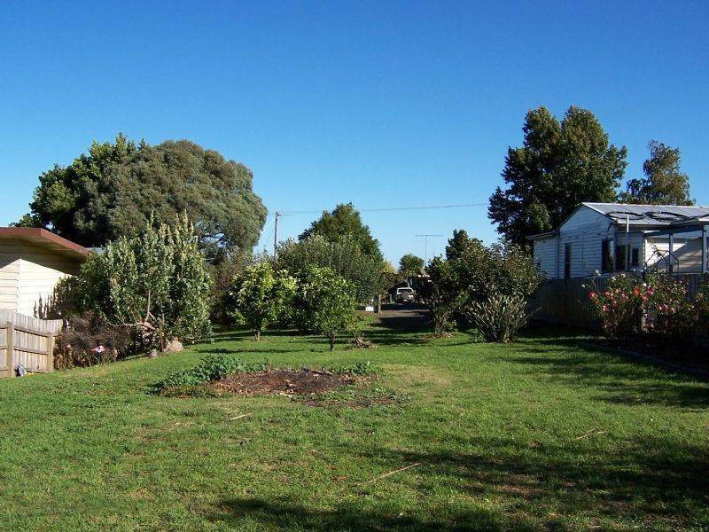 13 Farmer Street, Mirboo North VIC 3871