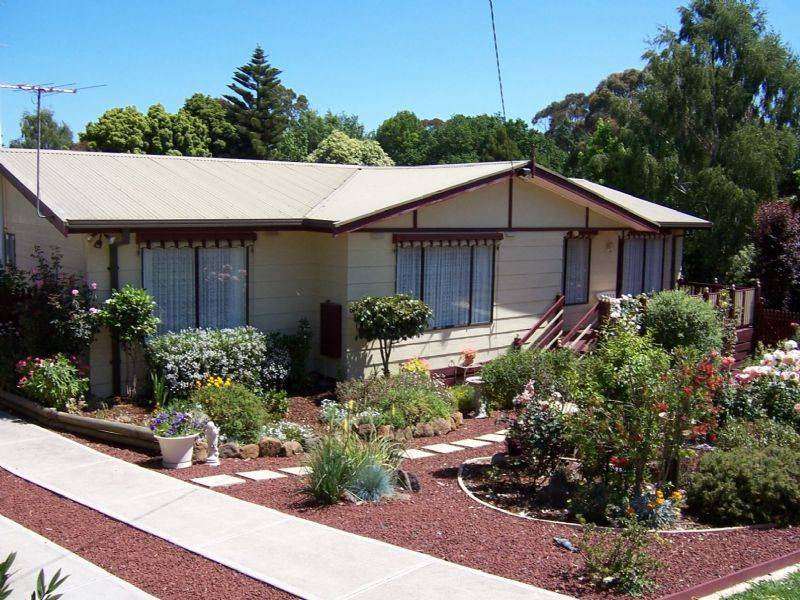 2 Scarlett Street, Mirboo North VIC 3871