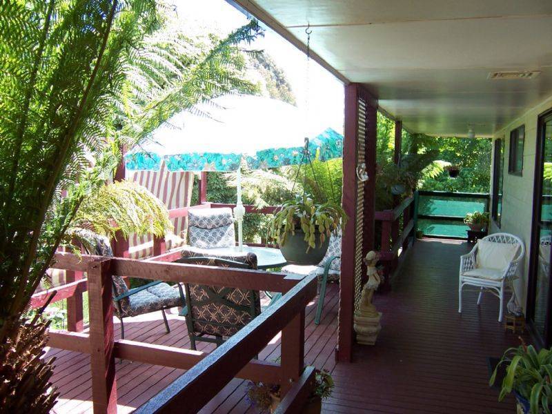 2 Scarlett Street, Mirboo North VIC 3871