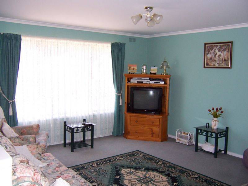 2 Scarlett Street, Mirboo North VIC 3871