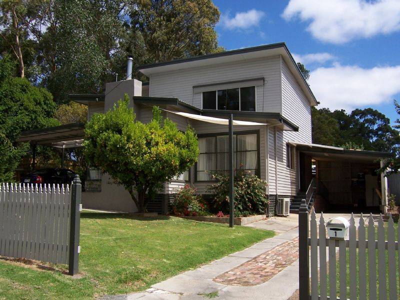 1 Grandridge West, Mirboo North VIC 3871
