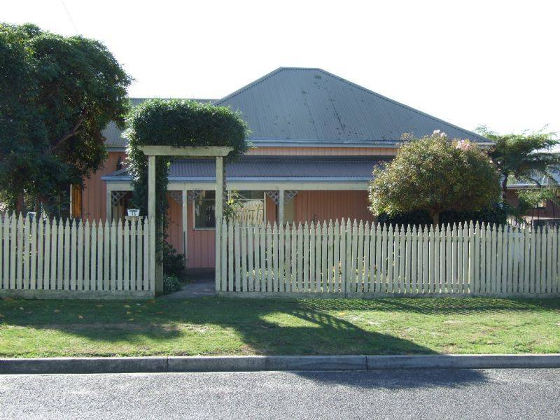 15 Couper Street, Mirboo North VIC 3871