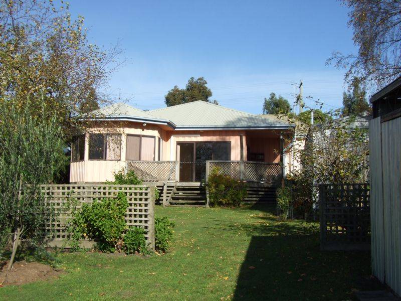 15 Couper Street, Mirboo North VIC 3871