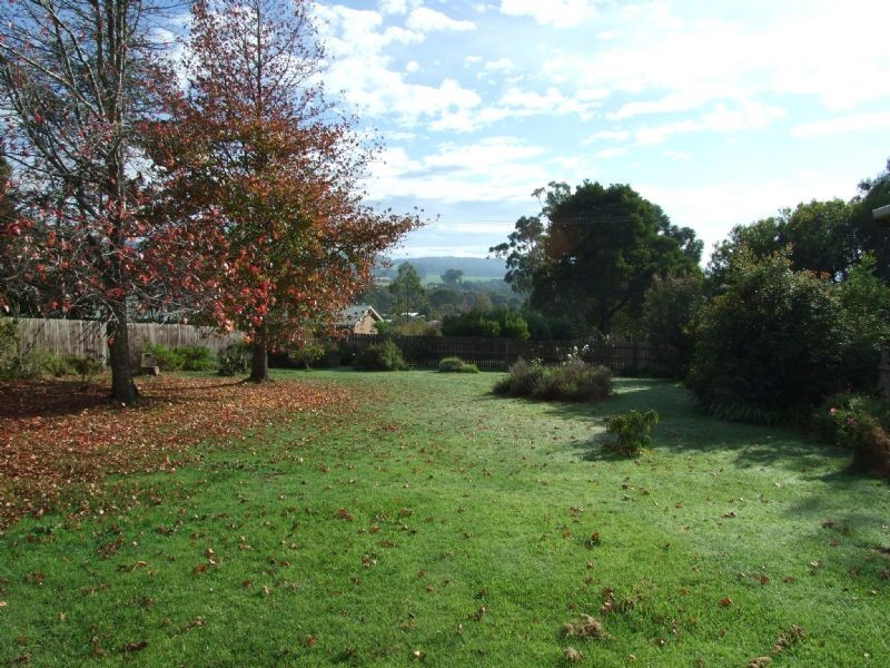 11 Couper Street, Mirboo North VIC 3871