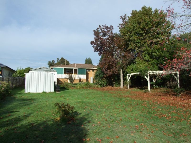 11 Couper Street, Mirboo North VIC 3871