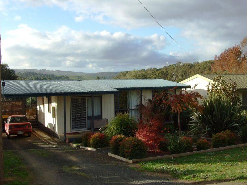 15 Bourke Street, Mirboo North VIC 3871