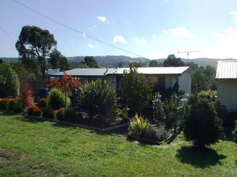 15 Bourke Street, Mirboo North VIC 3871