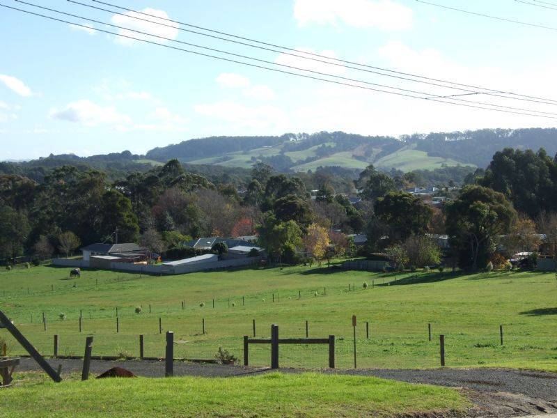 15 Bourke Street, Mirboo North VIC 3871