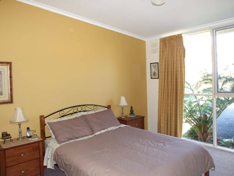 15 Bourke Street, Mirboo North VIC 3871