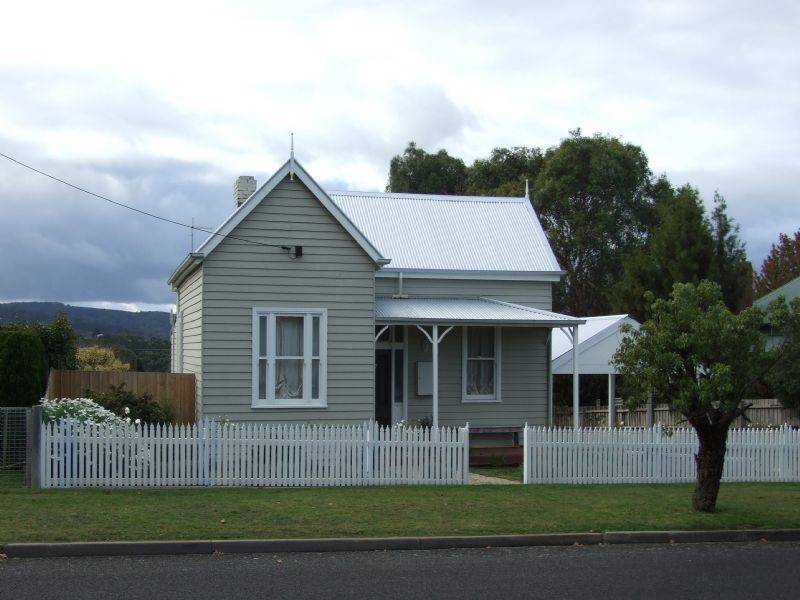 7 Couper Street, Mirboo North VIC 3871