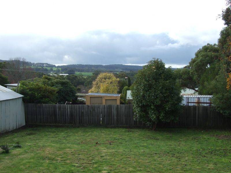 7 Couper Street, Mirboo North VIC 3871