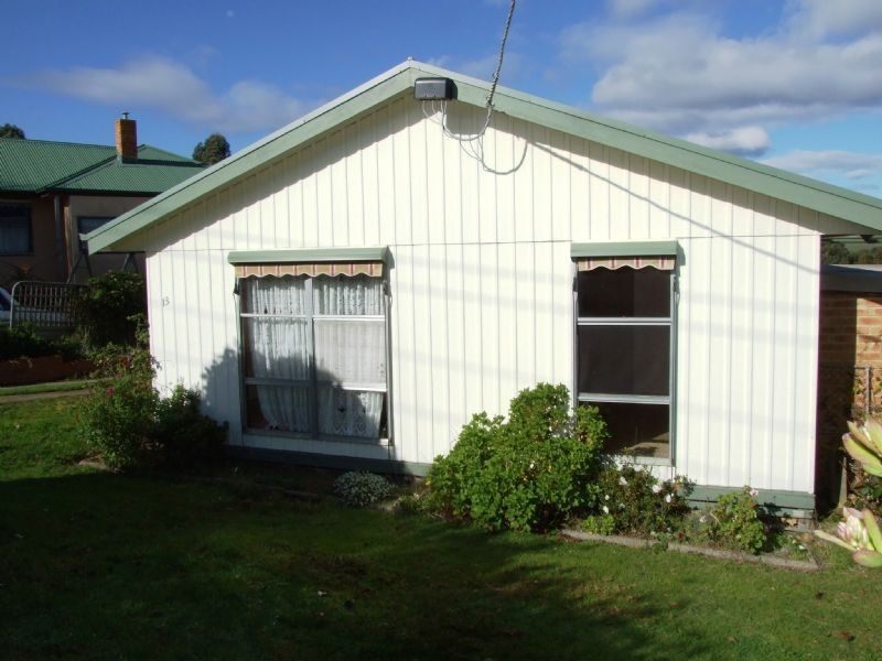 13 Castle Street, Mirboo North VIC 3871