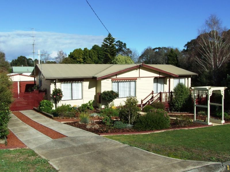 2 Scarlett Street, Mirboo North VIC 3871
