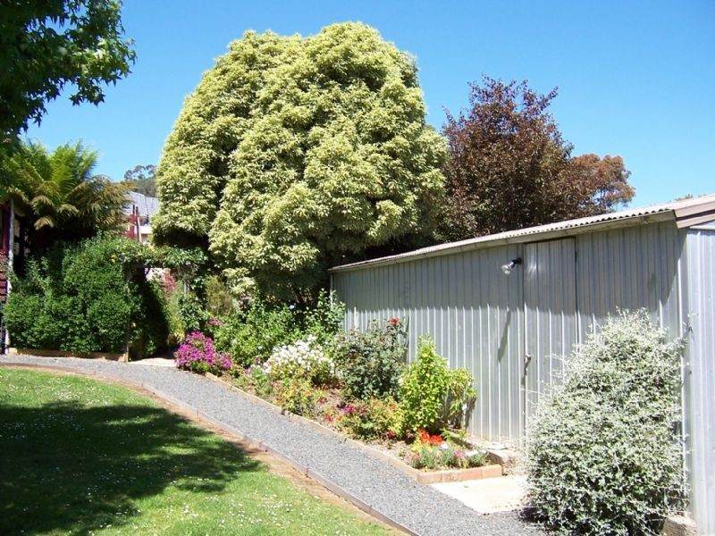 2 Scarlett Street, Mirboo North VIC 3871
