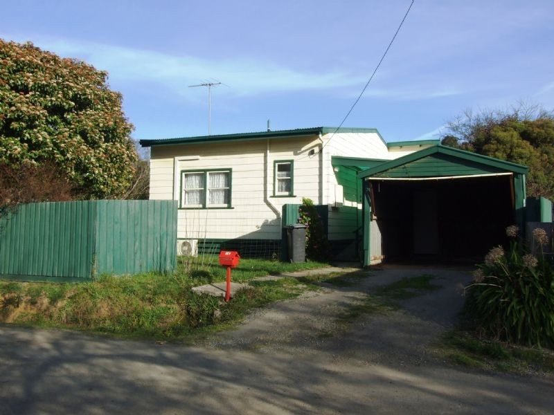 16 Bourke Street, Mirboo North VIC 3871