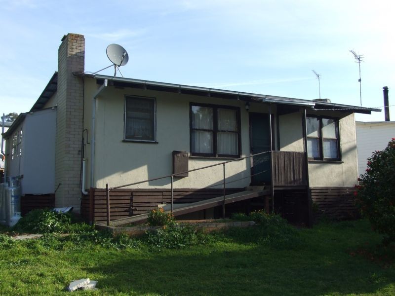 32 Inglis Avenue, Mirboo North VIC 3871