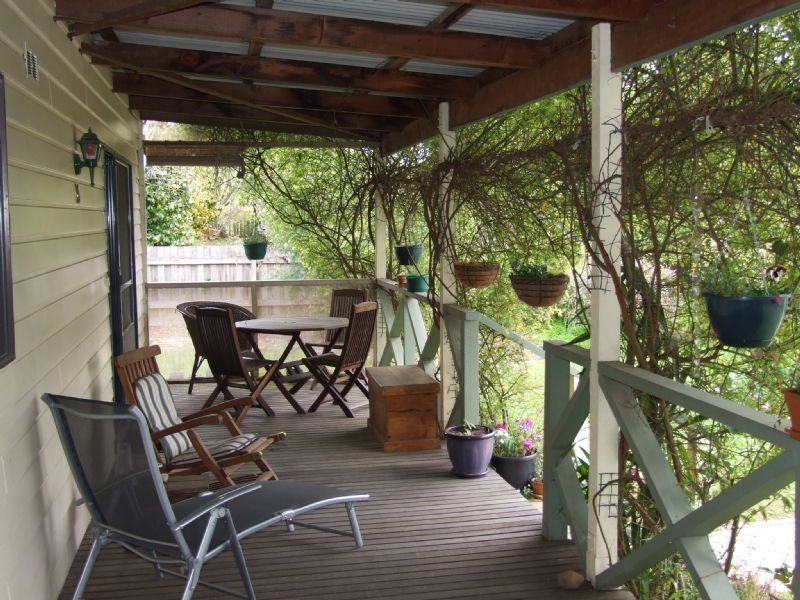 16 Giles Street, Mirboo North VIC 3871