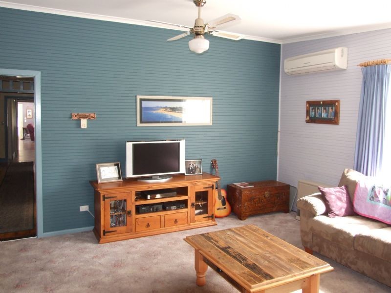 16 Giles Street, Mirboo North VIC 3871