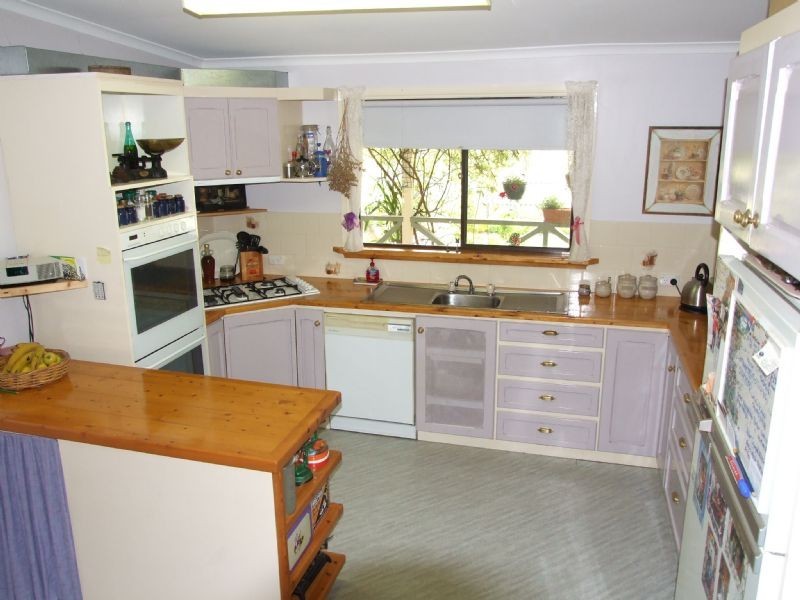 16 Giles Street, Mirboo North VIC 3871