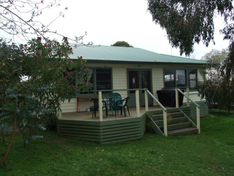16 Giles Street, Mirboo North VIC 3871