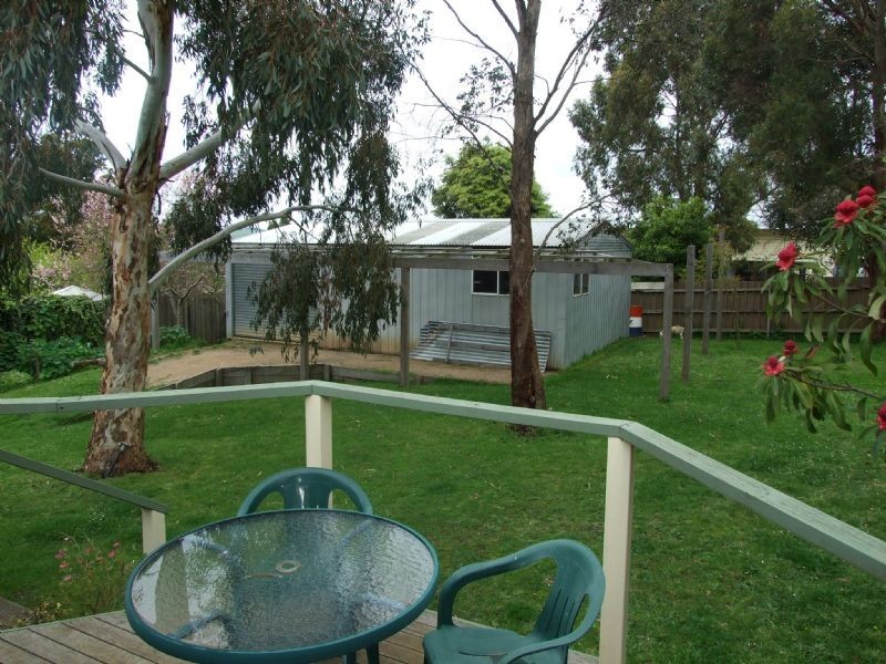 16 Giles Street, Mirboo North VIC 3871