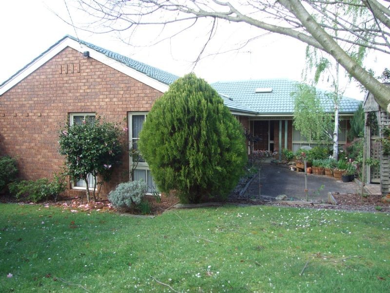 16-18 Farmer Street, Mirboo North VIC 3871