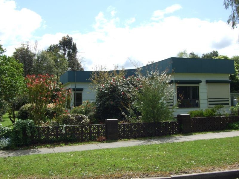 1 Giles Street, Mirboo North VIC 3871