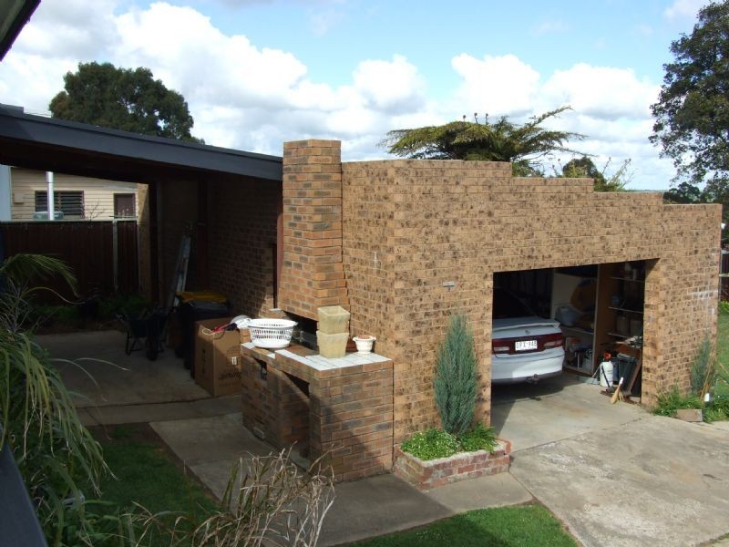 14 Murray Street, Mirboo North VIC 3871