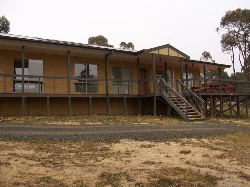 11 Grey Road, Mirboo North VIC 3871