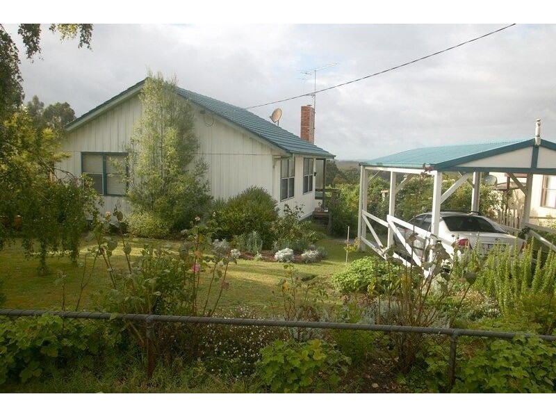 7 Castle Street, Mirboo North VIC 3871