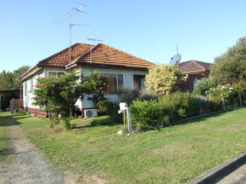 11 Peacock Street, Mirboo North VIC 3871