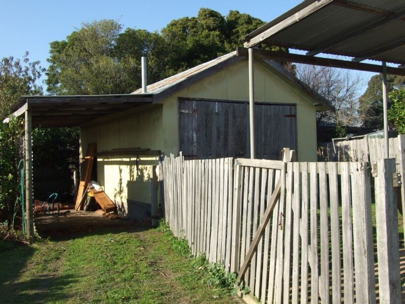 11 Peacock Street, Mirboo North VIC 3871