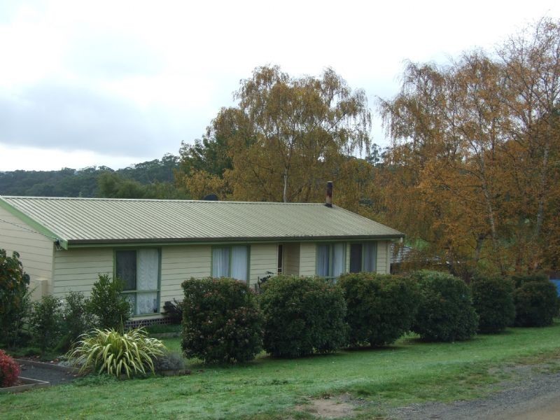 17 Bourke Street, Mirboo North VIC 3871