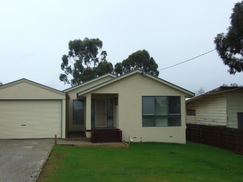 13 Farmer Street, Mirboo North VIC 3871