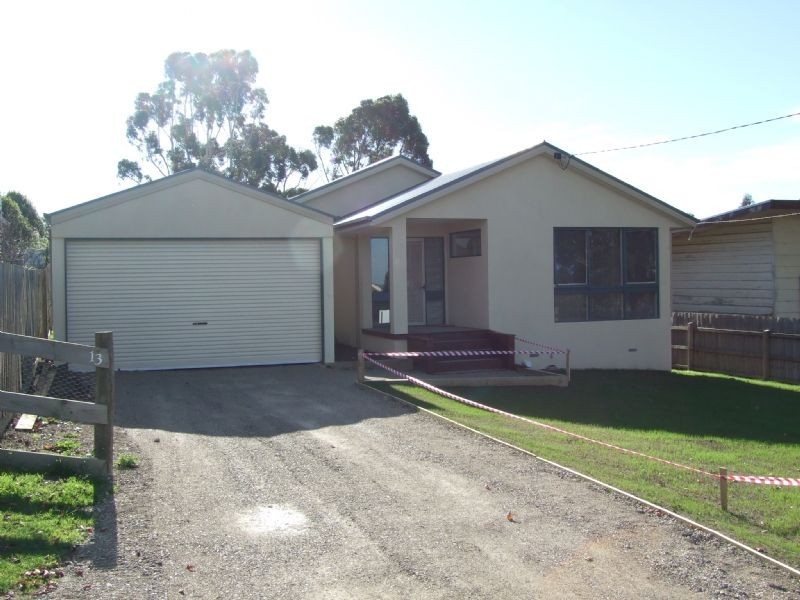 13 Farmer Street, Mirboo North VIC 3871