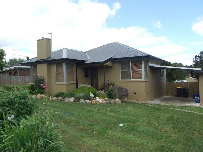 12 Peacock Street, Mirboo North VIC 3871