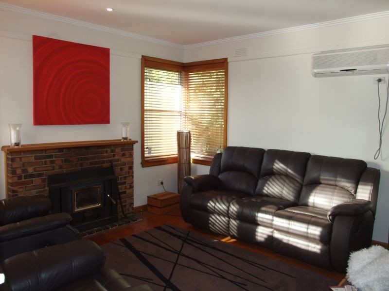 12 Peacock Street, Mirboo North VIC 3871