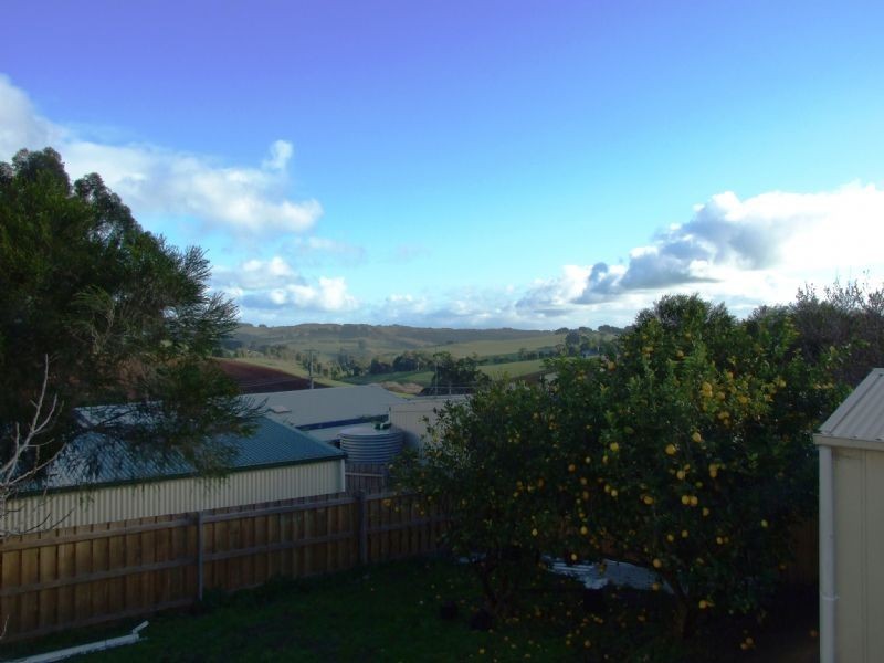 12 Peacock Street, Mirboo North VIC 3871