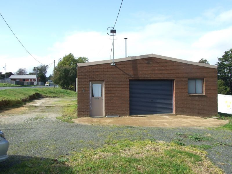 5 Peters Street, Mirboo North VIC 3871