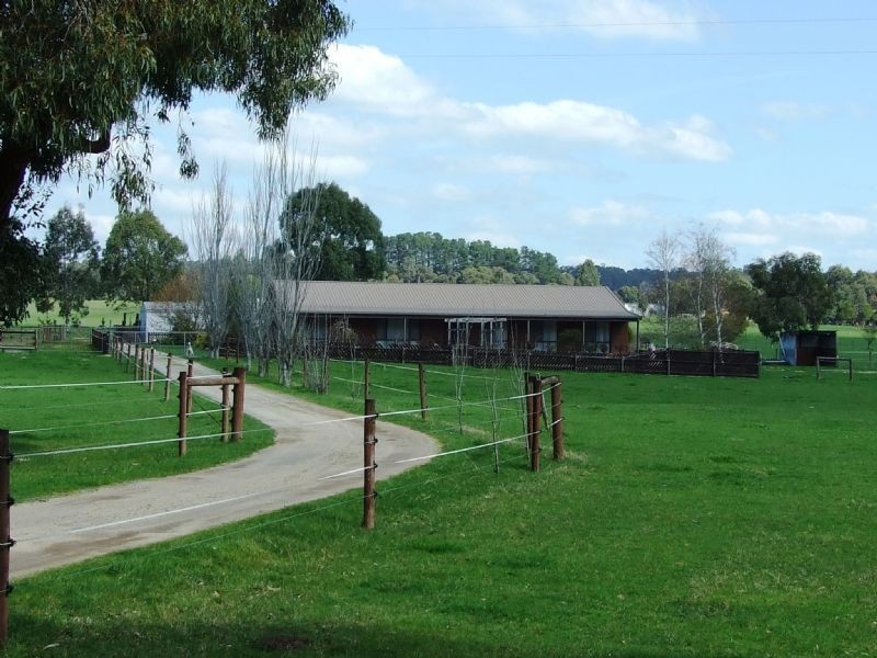195 Macintoshs Road, Boolarra VIC 3870