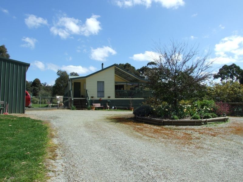 3 Hilltop Court, Mirboo North VIC 3871